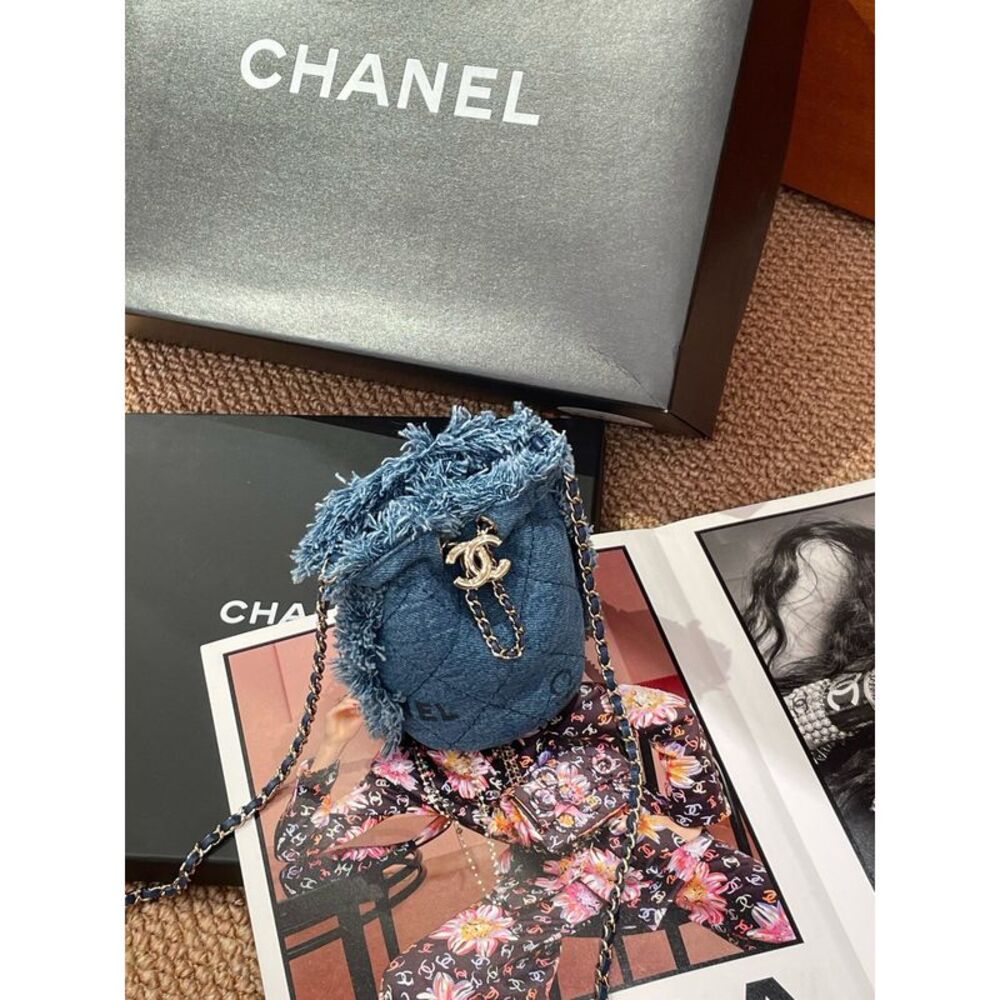 Chanel Women Pre-Loved Bag Very Good Condition - Picture 3 of 9